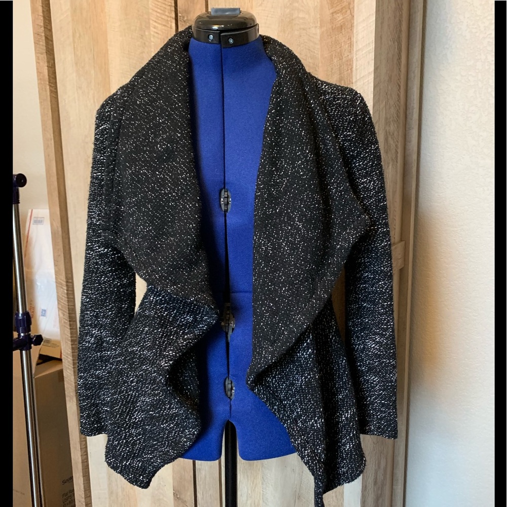 Chic and sophisticated sweater cardigan.